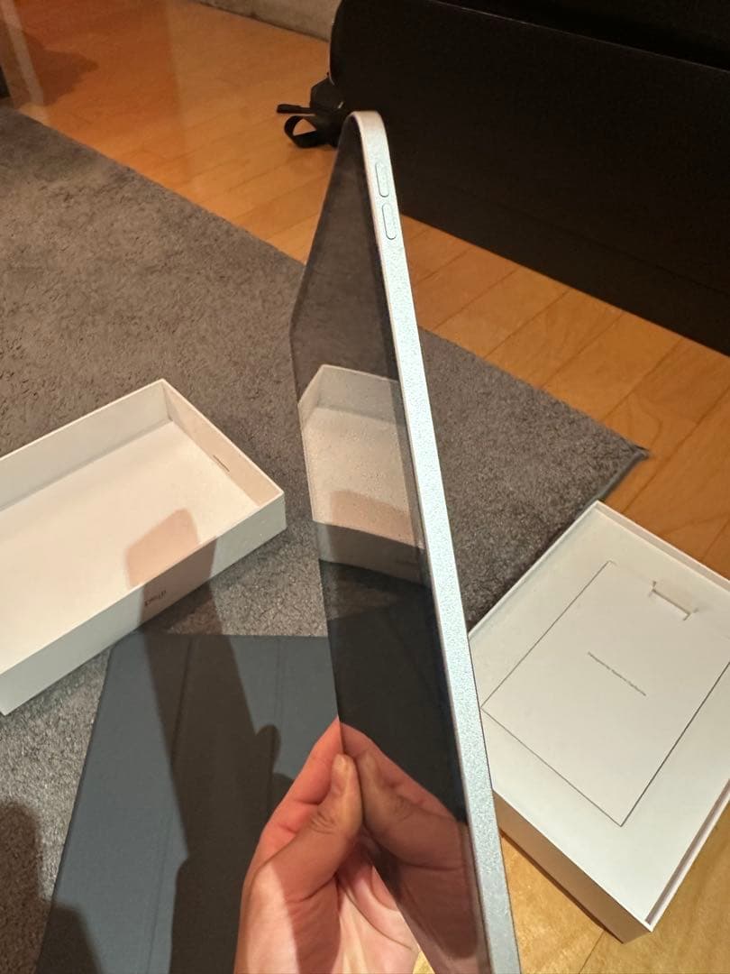 Apple iPad 7世代目本体 カバー付き