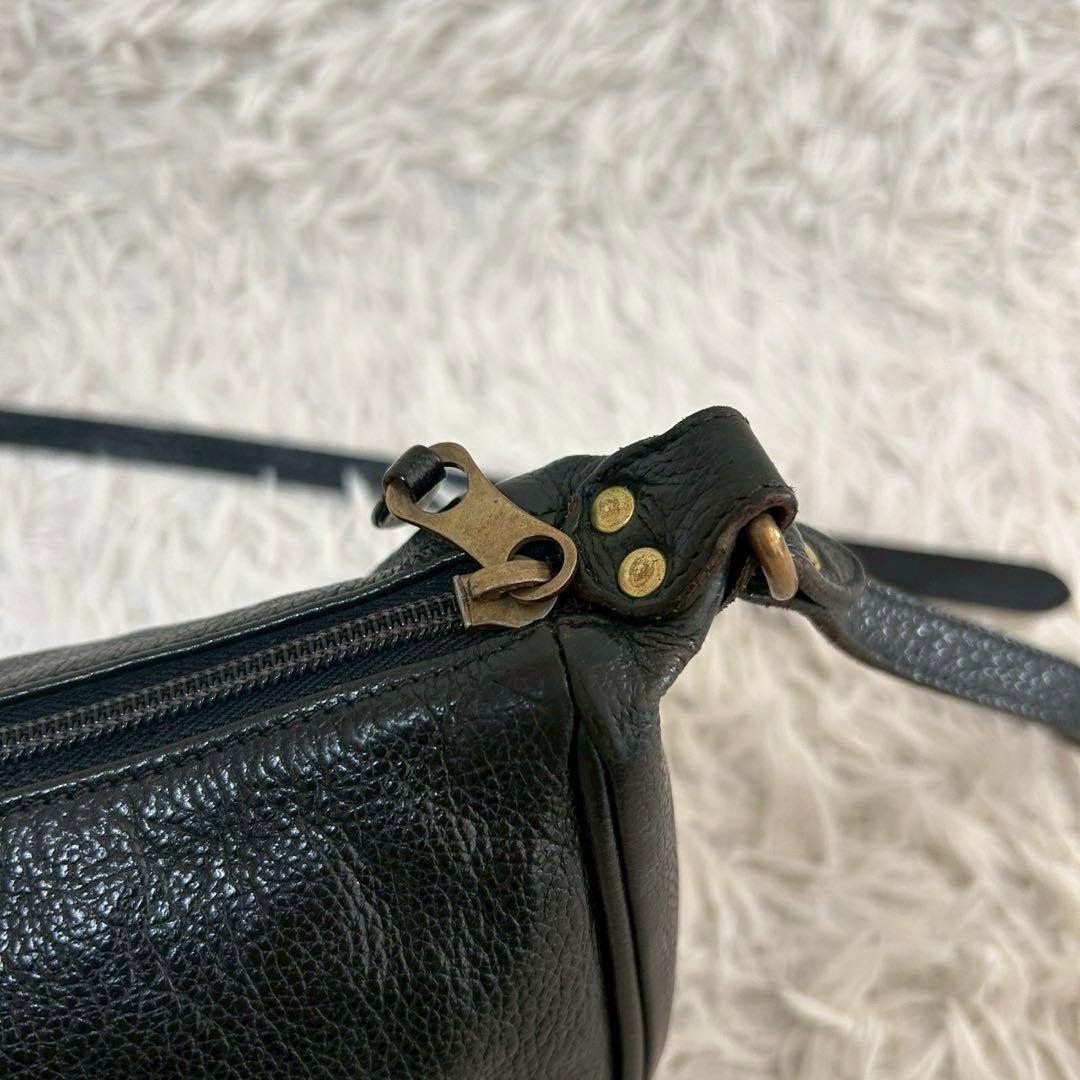 イルビゾンテ ショルダーバッグ ハーフムーン 三日月 レザー ブラック