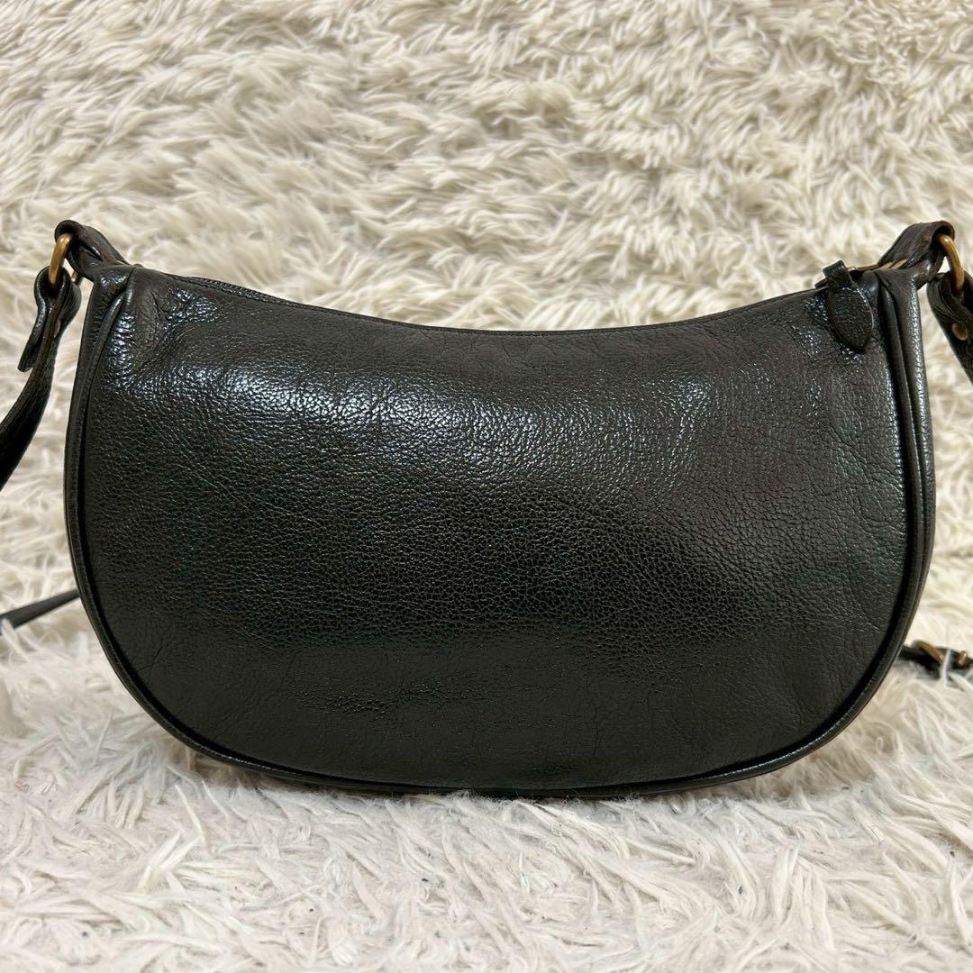 イルビゾンテ ショルダーバッグ ハーフムーン 三日月 レザー ブラック