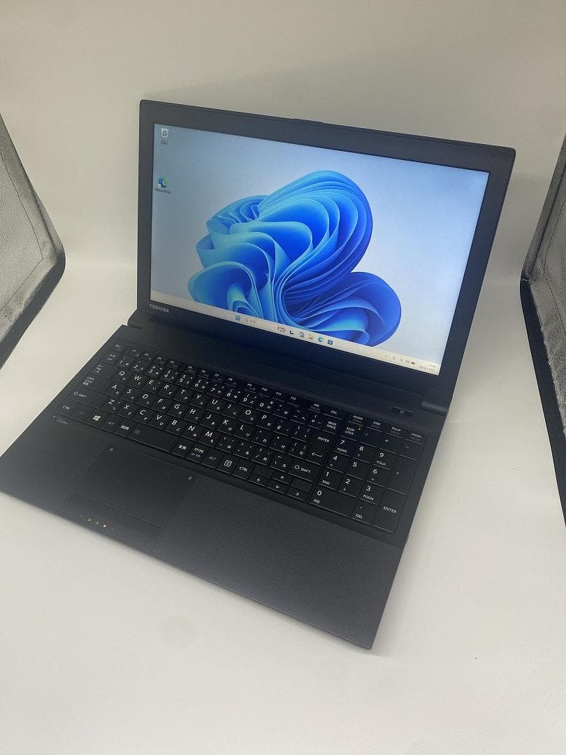 クロ　　【東芝】ノートパソコン B4