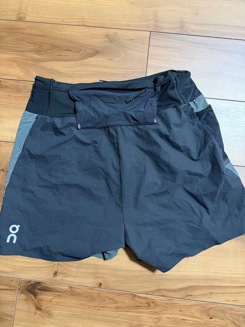 On Ultra Shorts サイズS GRAY