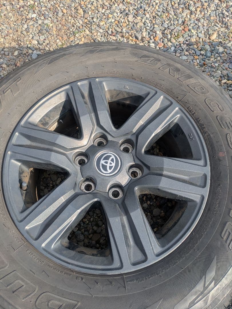 年末値下げ ハイラックス Z 純正ホイールセット