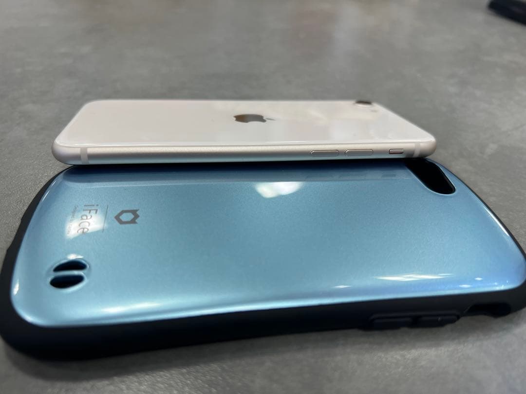 値下げ　美品　Apple iPhone SE (第3世代) + iFaceケース