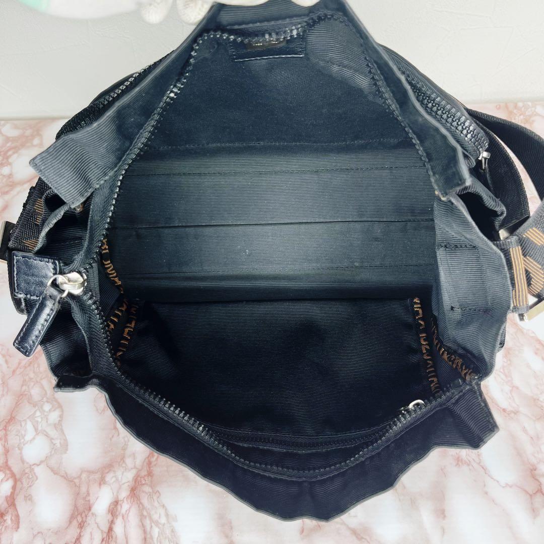 【極美品】FENDI フェンディ ショルダーバック70