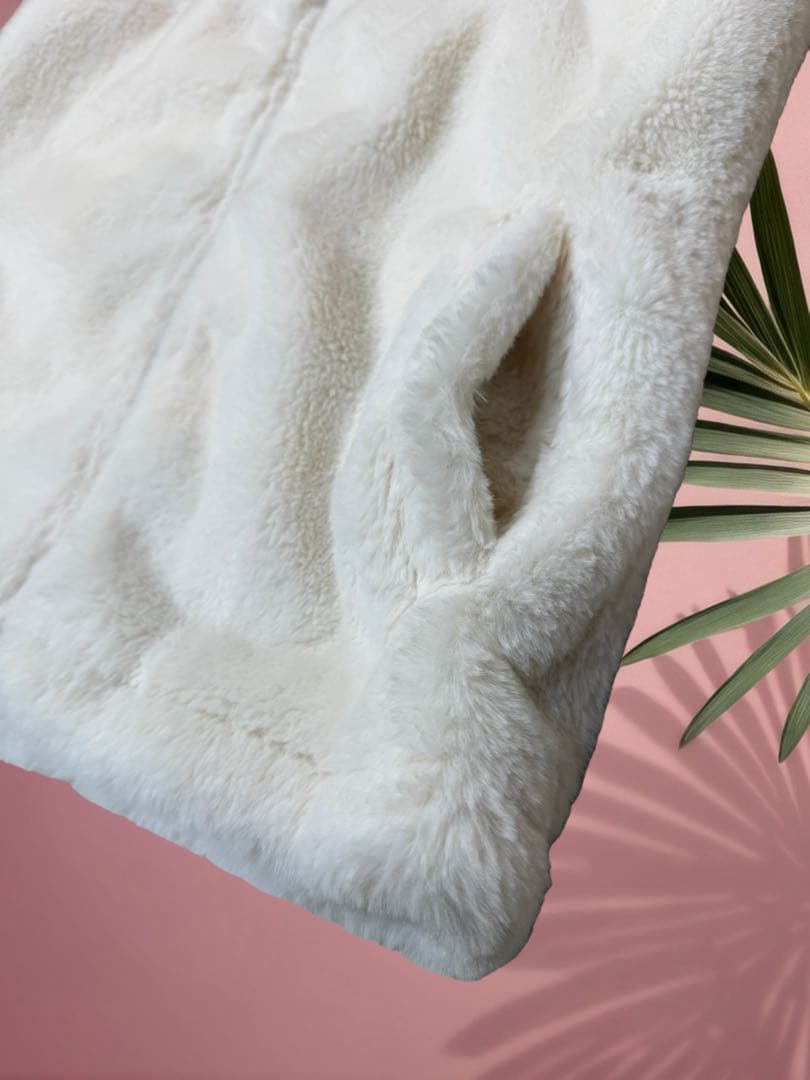 【新品】レザレクション　ファーベスト　白　レディース　Lサイズ