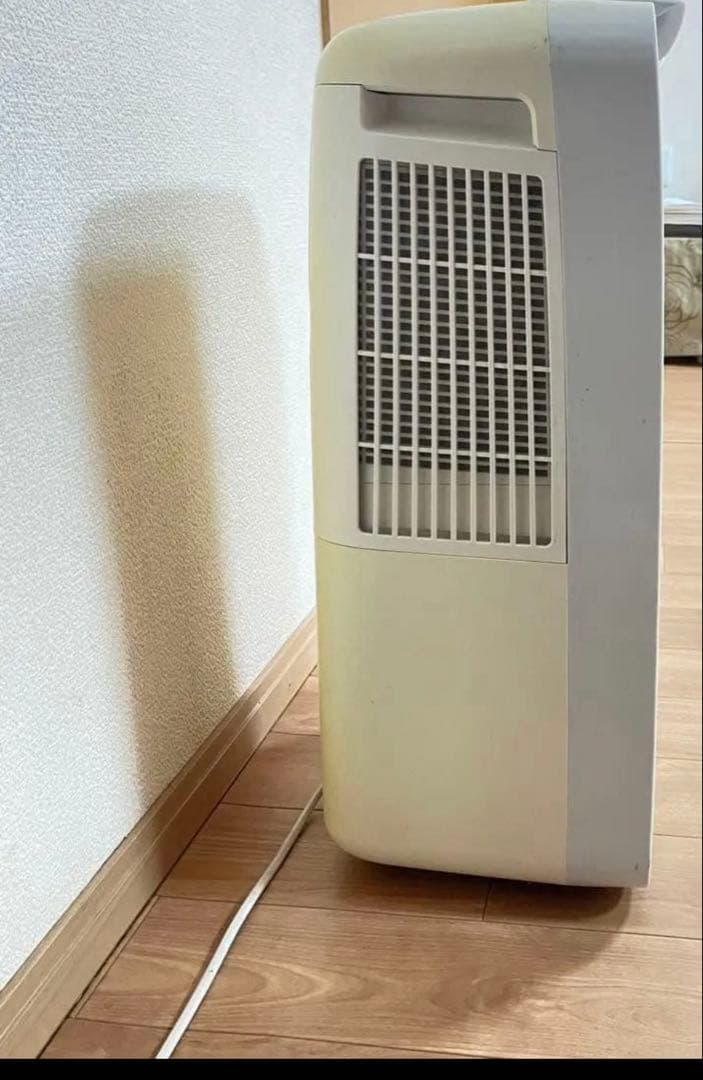 週末セール　SHARP シャプ　衣類乾燥/除湿機 CMーL100