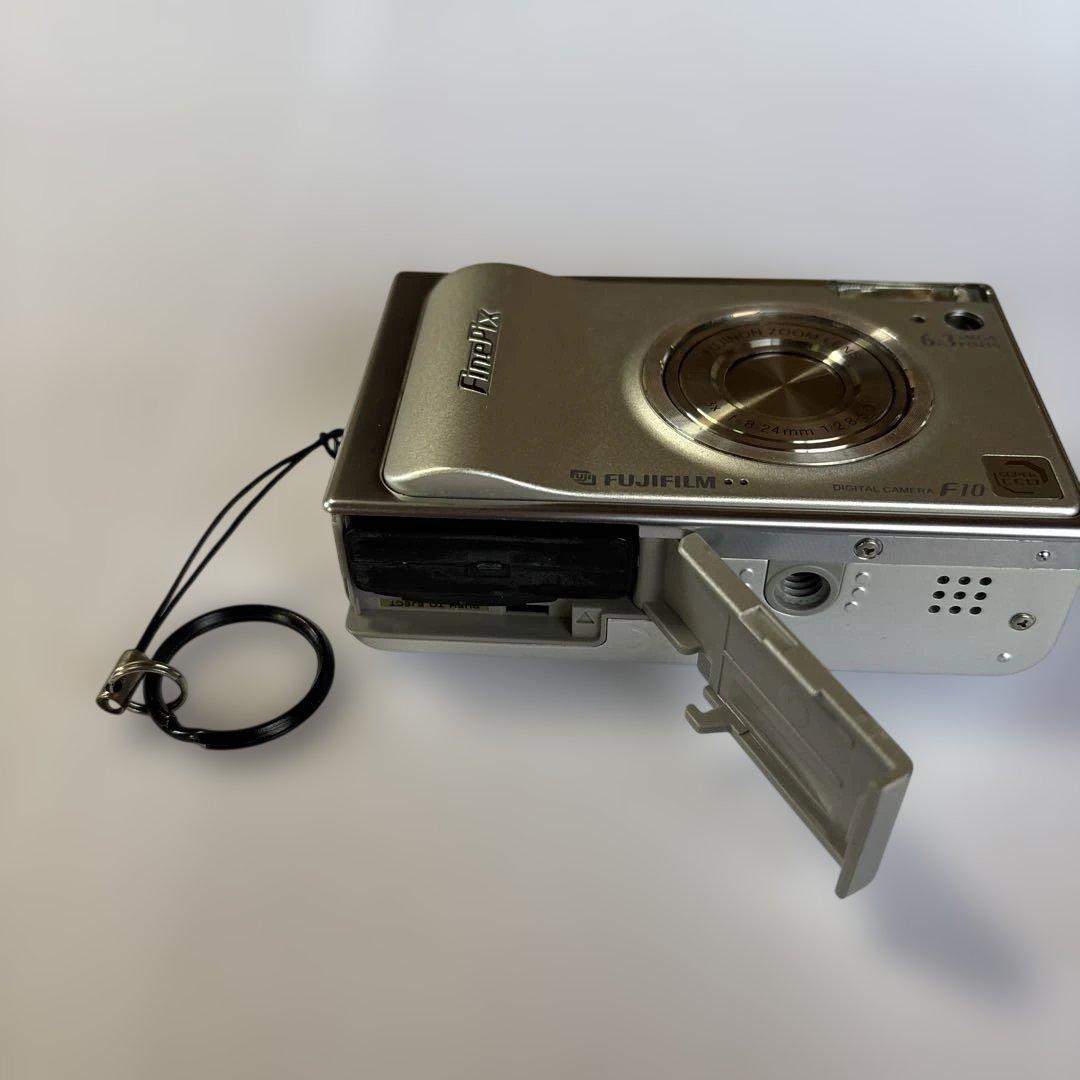 Fujifilm FinePix F10 コンパクトデジタルカメラ