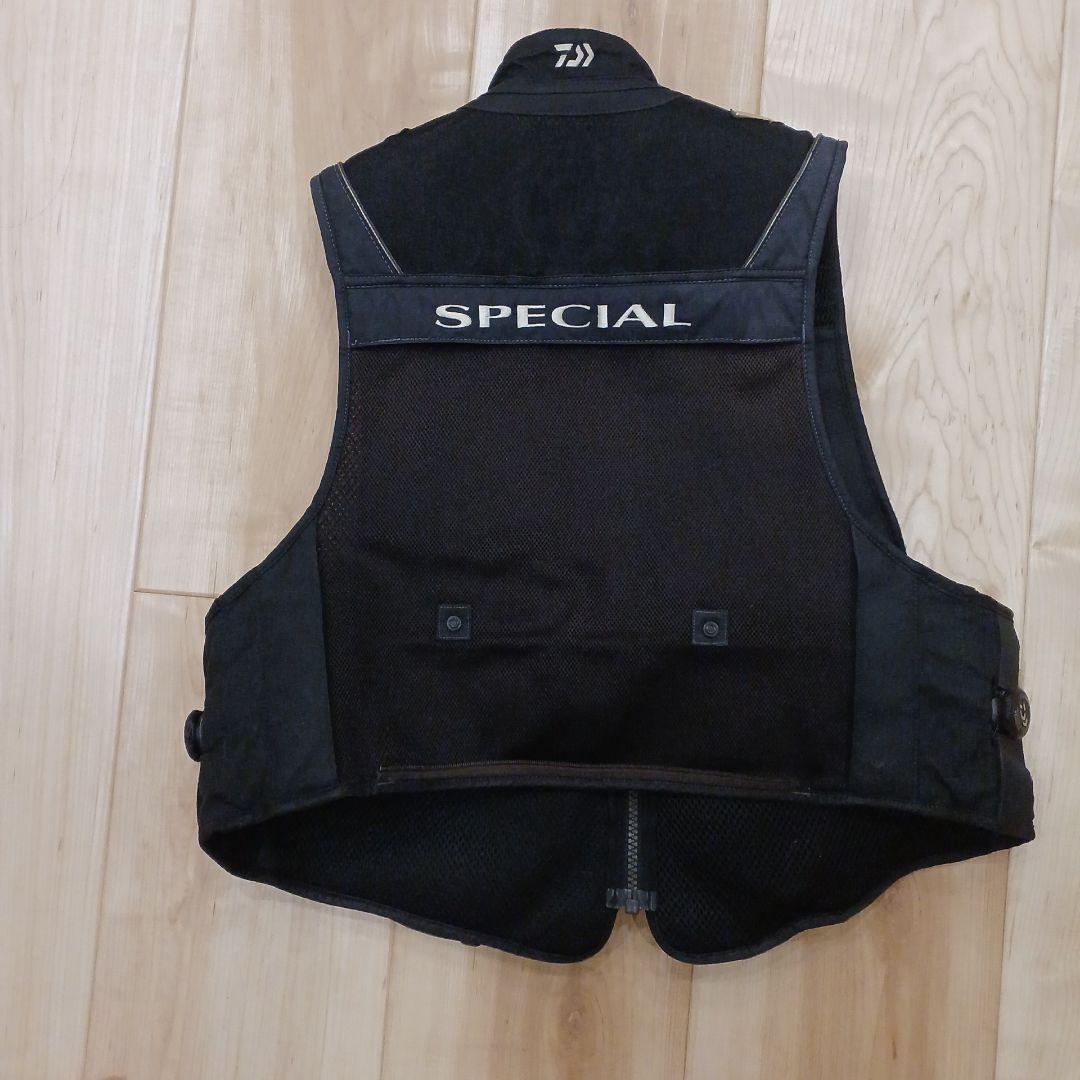 ダイワスペシャルショートベスト マスターブラック　Mサイズ