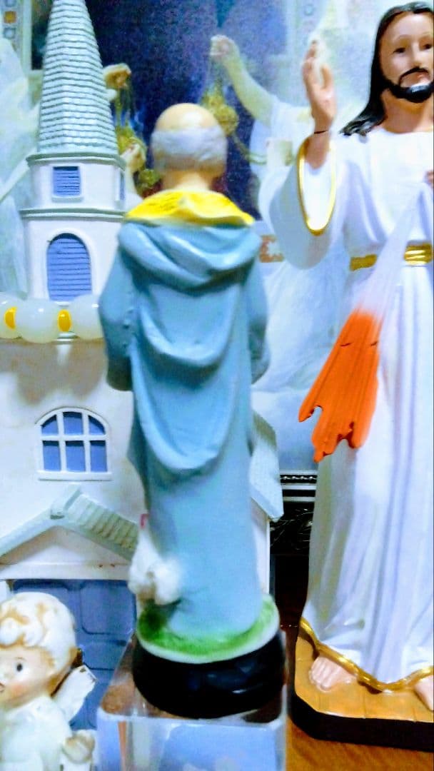 入手困難.ペテロの置物．高さ15センチ位．十字架付きます