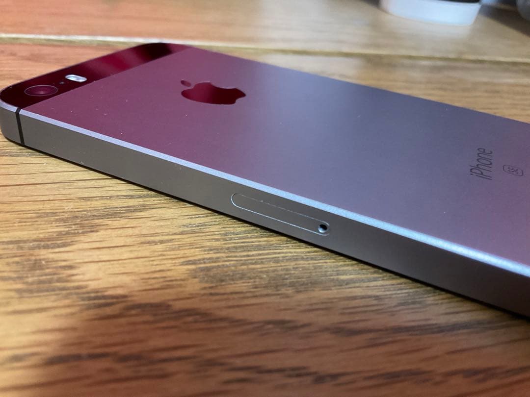 海外版　iPhone SE 128GB シャッター音なし