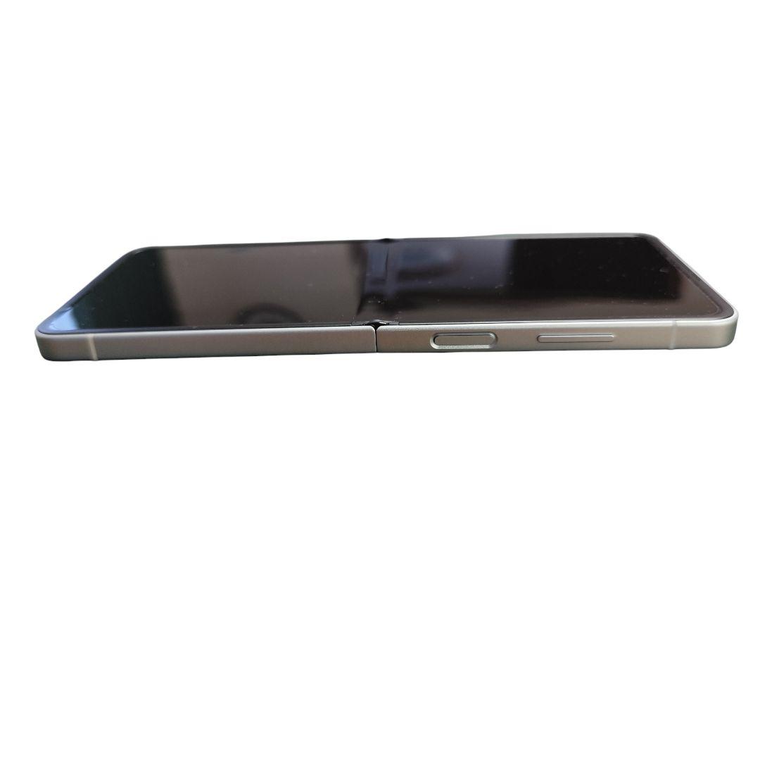 【極美品 送料無料】リベロフリップ Libero Flip ワイモバイル 白