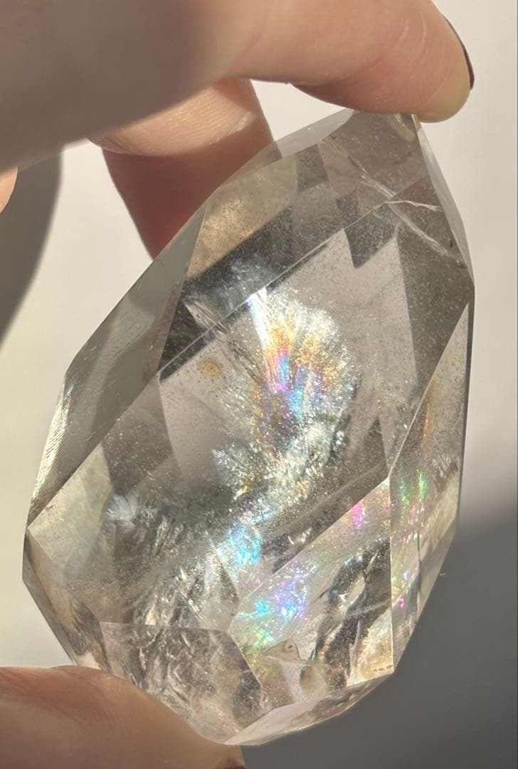 《爆虹羽根状レインボー》多面カット クリアクォーツ