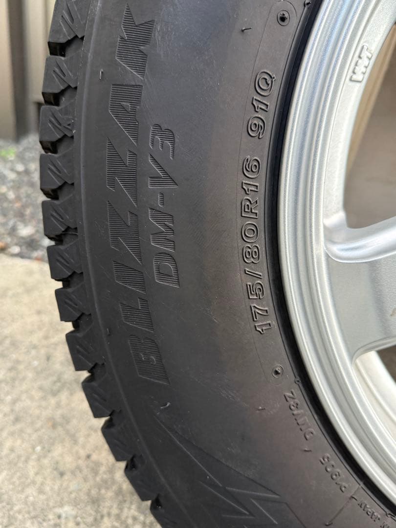 ジムニー・ブリヂストンDM-V3 175/80R16 スタッドレスタイヤホイール
