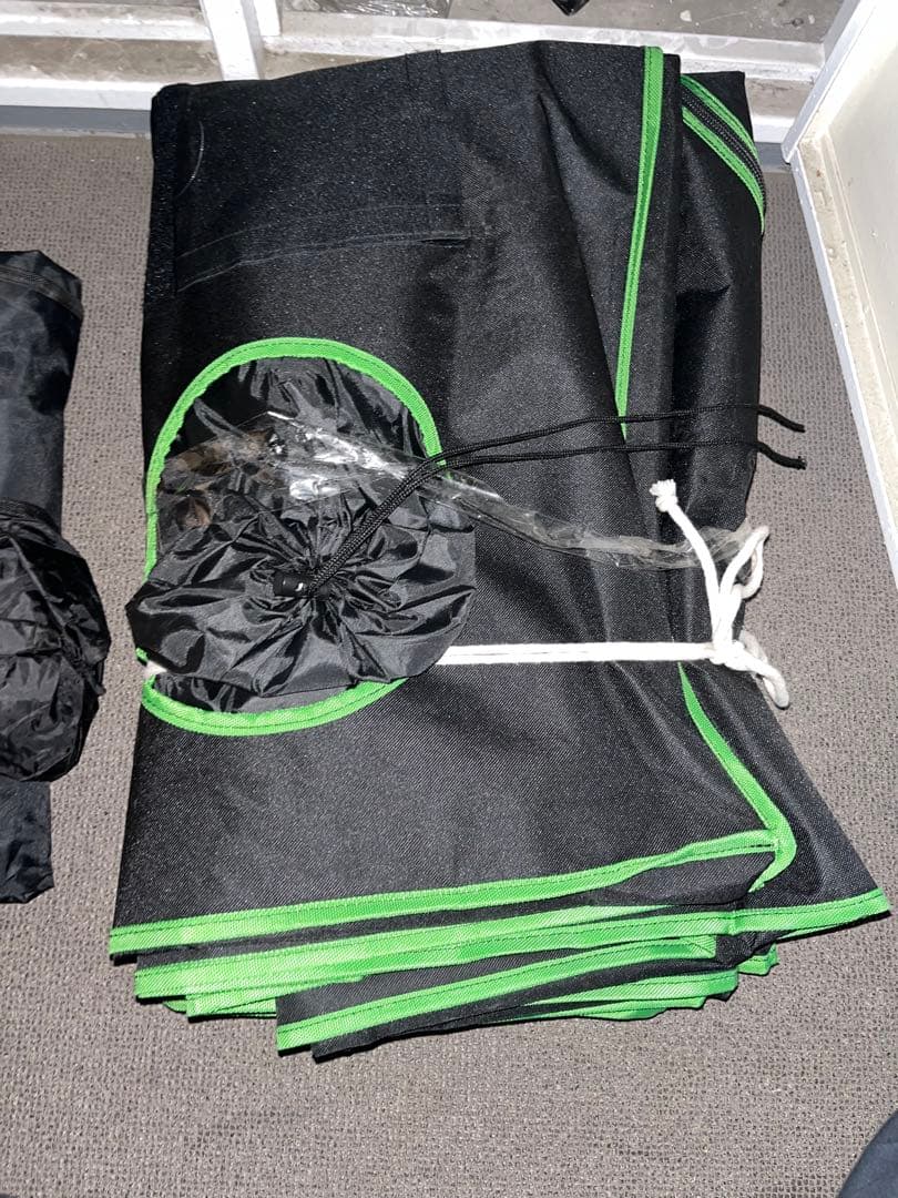 美品　グロウテント 反射素材 通気口付き　120 120 200