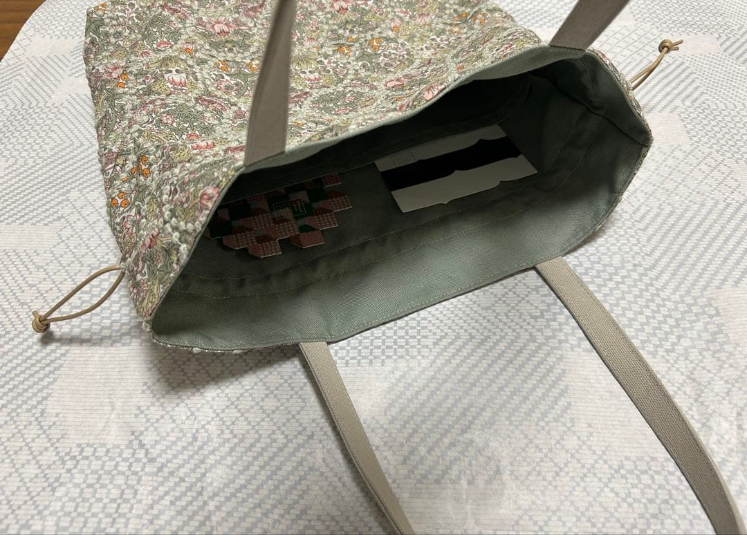 さと75 様 StrawberryThief