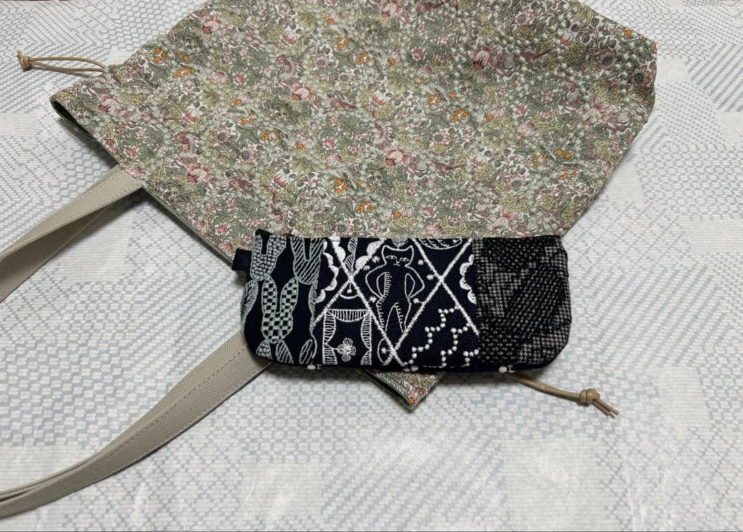 さと75 様 StrawberryThief