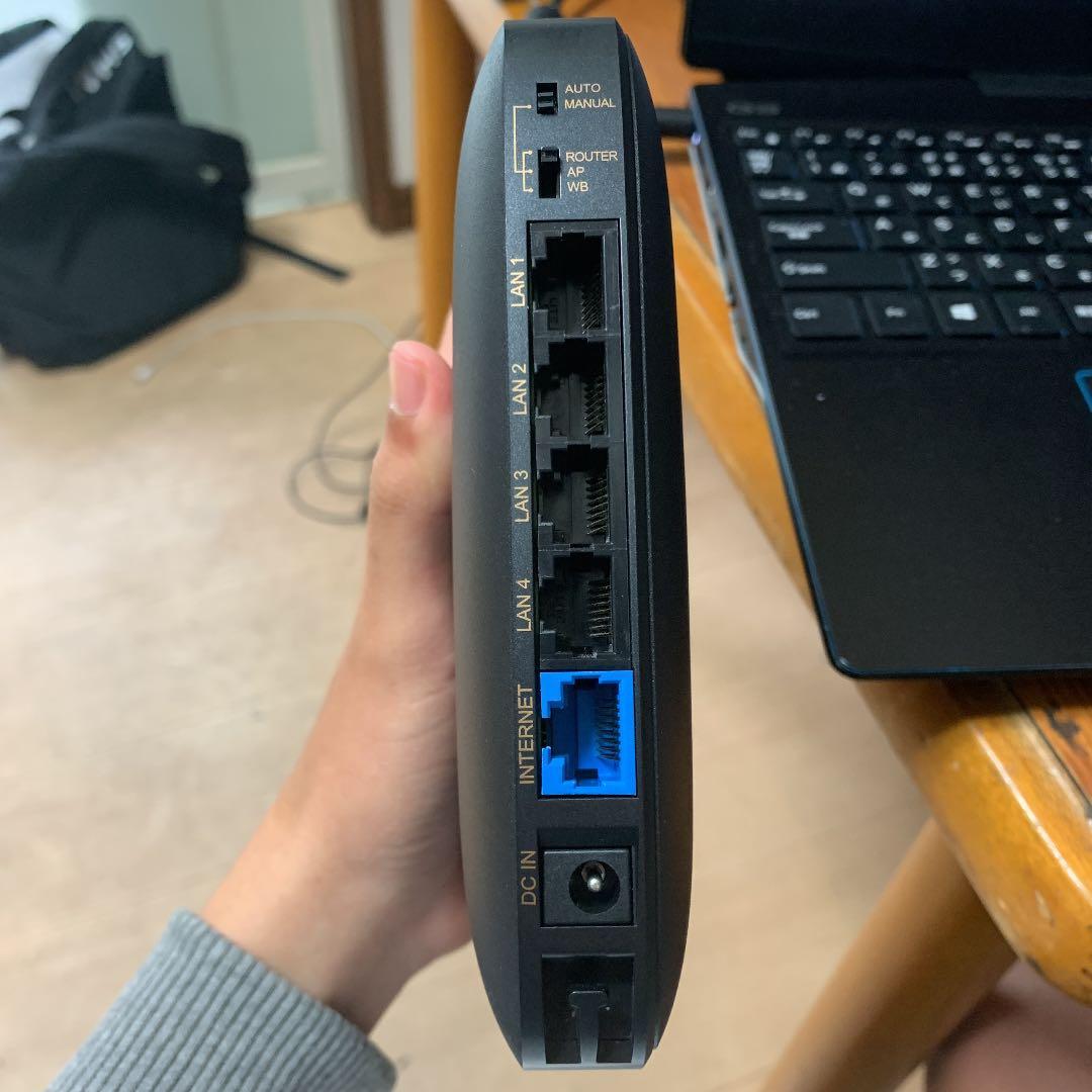 Buffalo というブランドのルータ。3ヶ月ぐらいご利用しております。