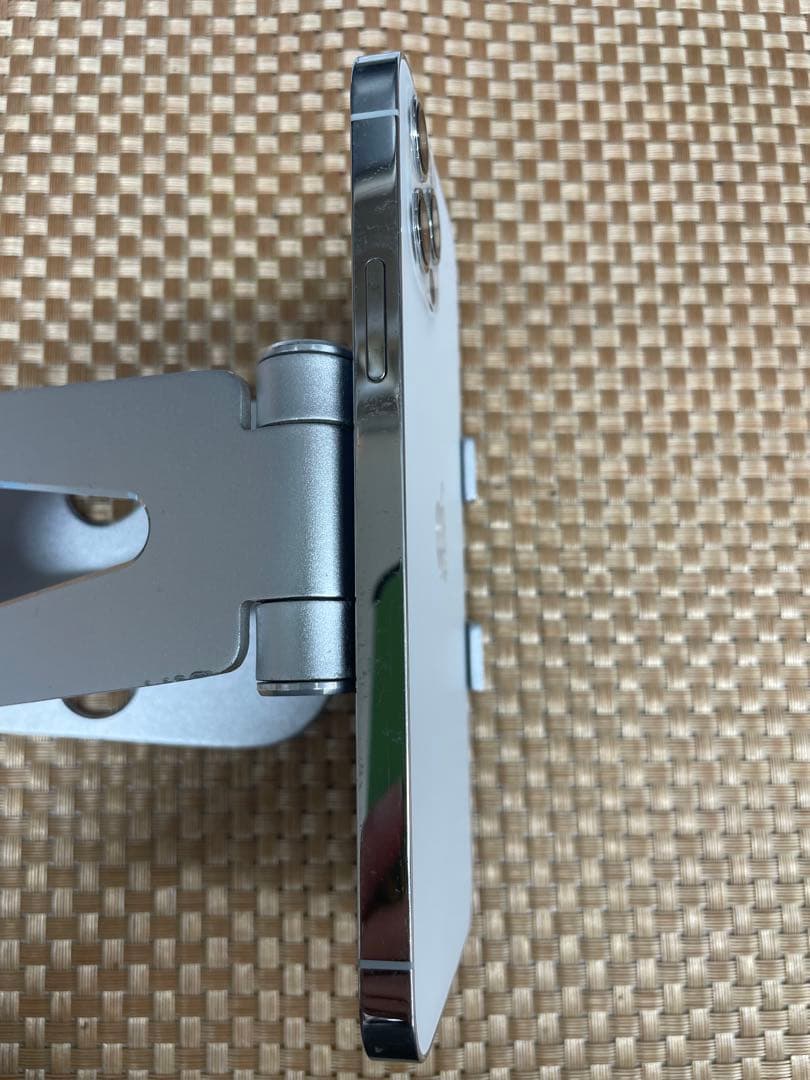 iPhone 12 Pro 128 GB シルバーSIMフリー【5555】