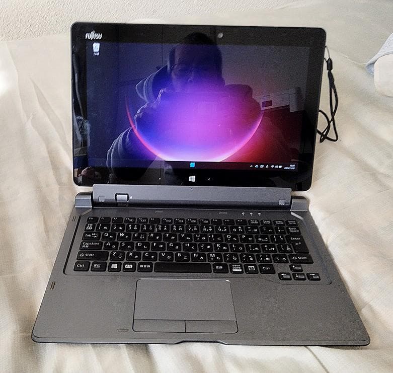 FujitsuArrowsTab Q665/L FARQ05001 中古品