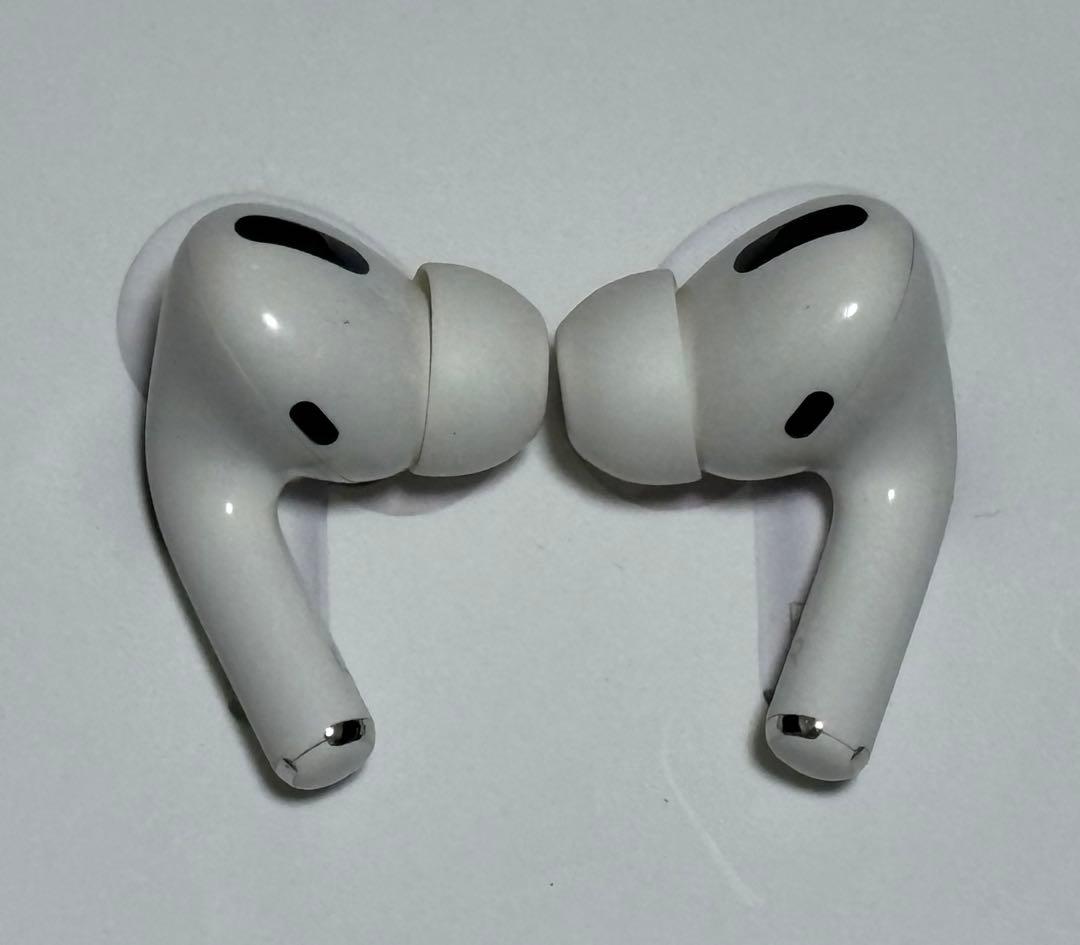 【最終値下げ】AirPods Pro 本体 充電ケーブル付　純正　第一世代