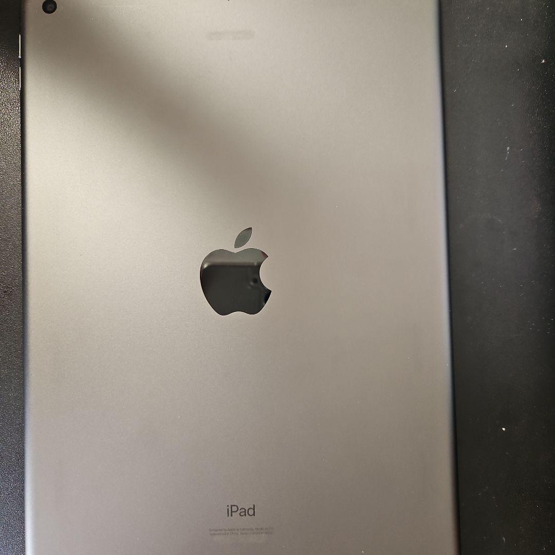 Apple iPad ８世代　A2270 シルバー