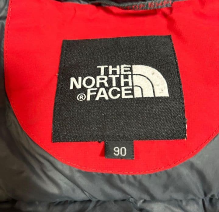THE NORTH FACE フード付きレッドダウンジャケット バルトロライト