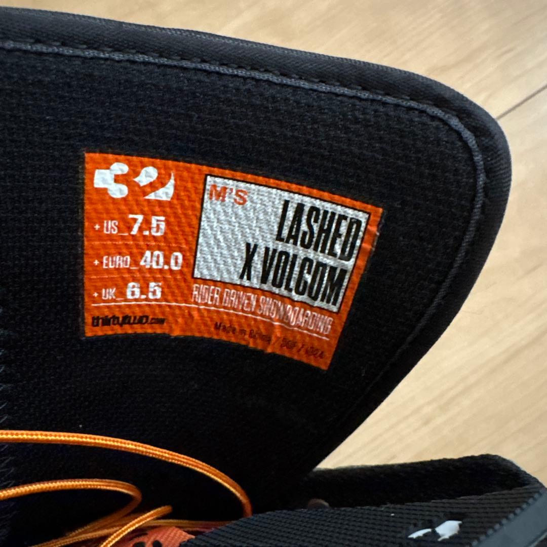 【しよん】THIRTYTWO LASHED X VOLCOM 25.5cm