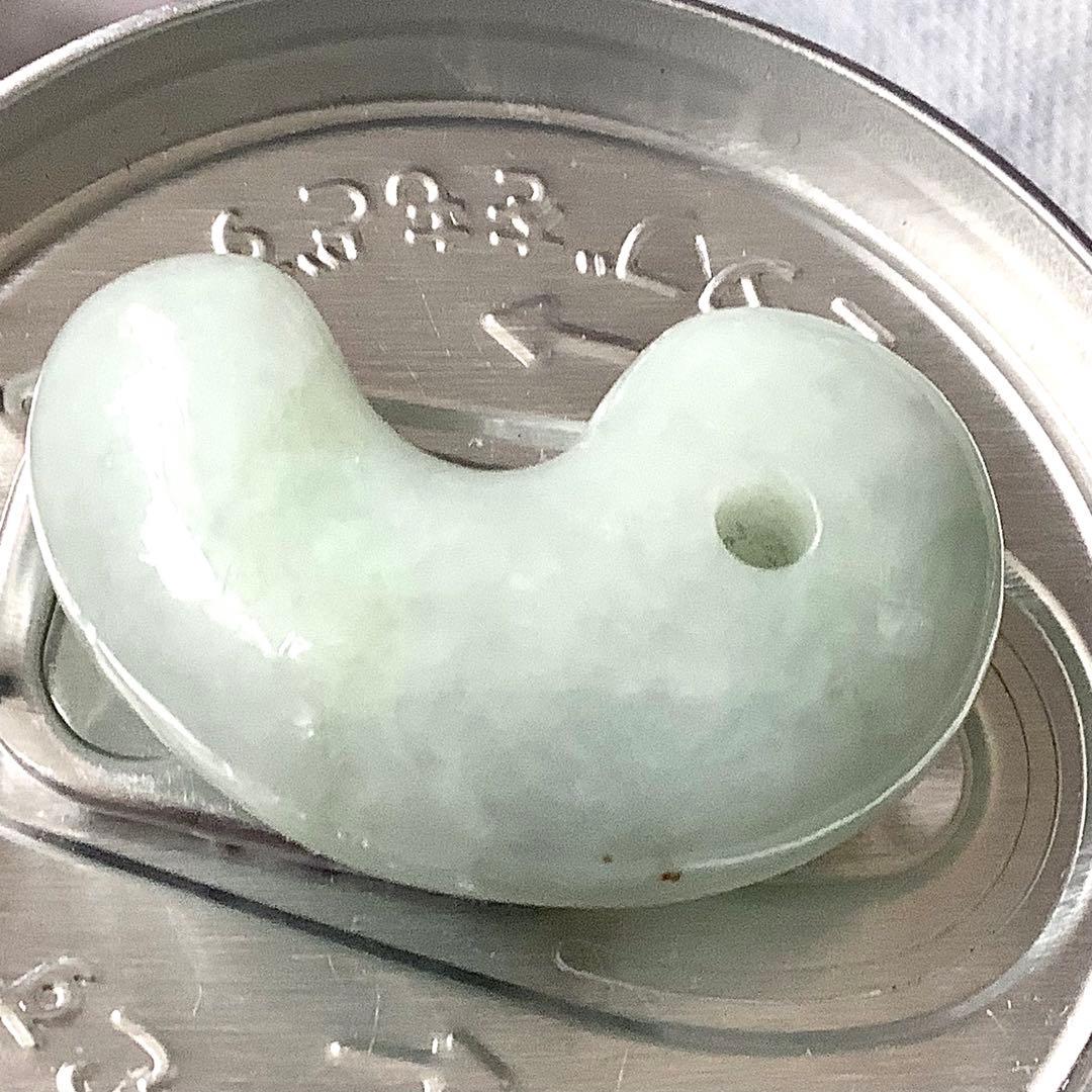 ⭕️希少色の赤混じり幸運呼び込む*紅赤入り　糸魚川翡翠ジェダイト勾玉　機械鑑別書付