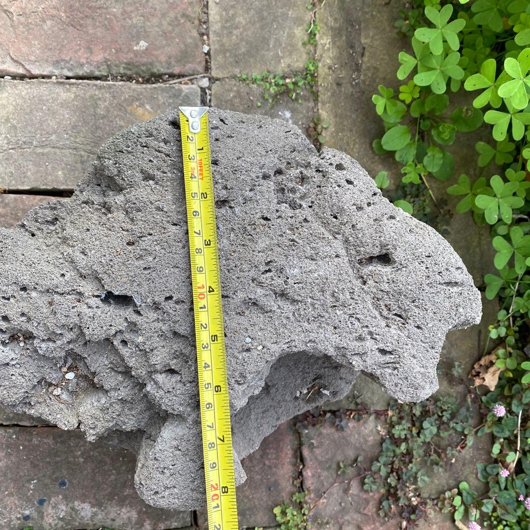 溶岩石　高15-17cm 庭石　鑑賞　アクアリウム　ガーデニング　置物　オブジェ