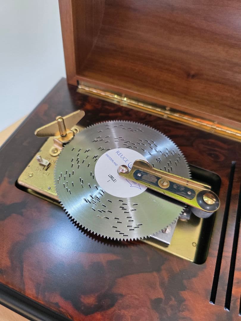 REUGE　ディスクオルゴール　ドーム型クルミ象嵌箱　17枚ディスク付