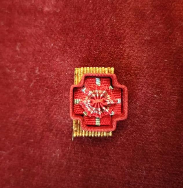 日本赤十字社 銀色有功章 バッジ 勲章 徽章 胸章 記章 メダル