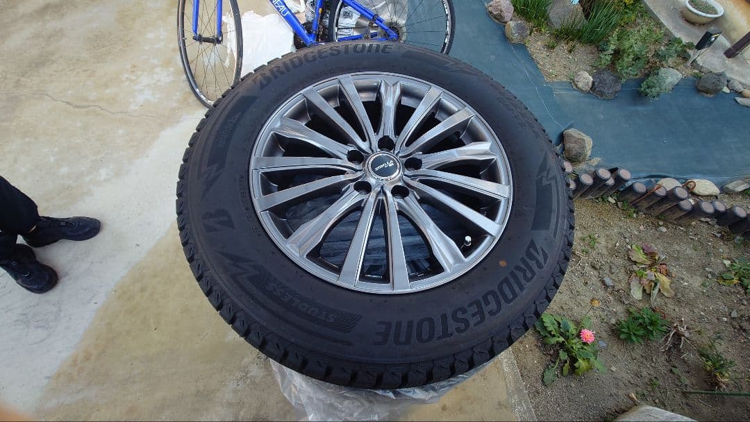 BLIZZAK　DM-V3　225/65R17　2024年　タイヤ4本ホイール付