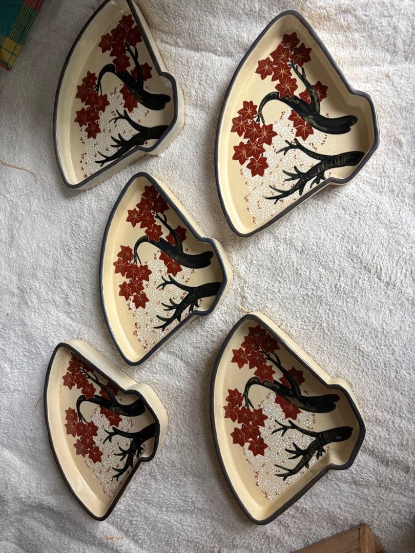 【希少】清水六兵衛作／扇型銘々皿（桜と紅葉柄）昭和期 京焼 箱付き