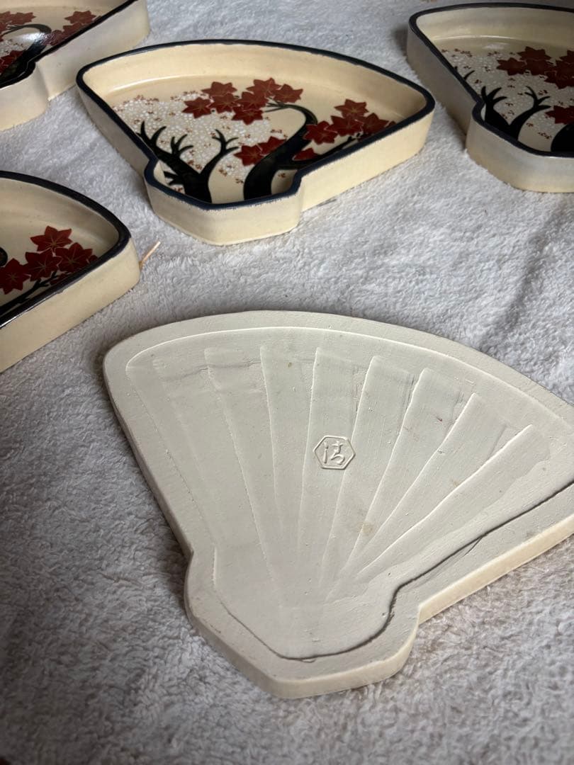 【希少】清水六兵衛作／扇型銘々皿（桜と紅葉柄）昭和期 京焼 箱付き