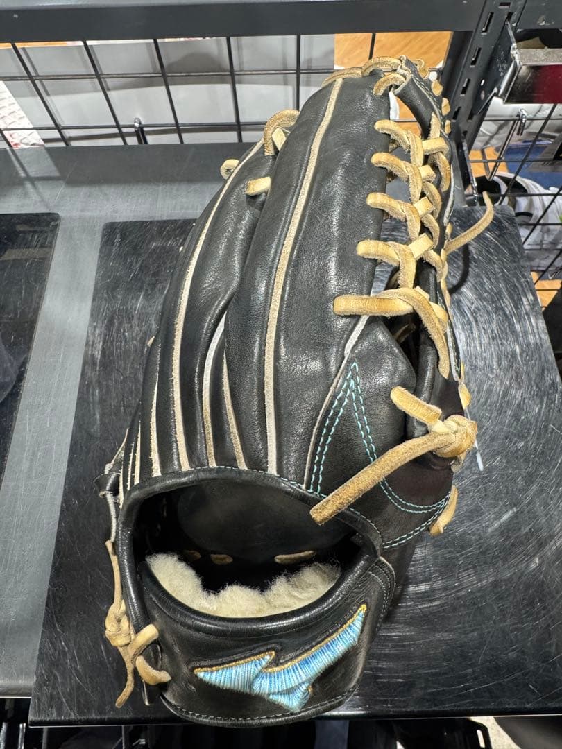 ミズノプロ 外野手用グローブ HAGA JAPAN製 ブラック × ナチュラル