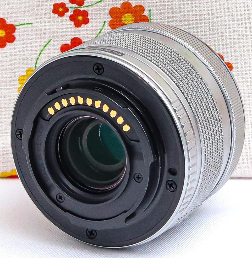 オリンパス E-PL8 ☆Wi-Fi＆自撮り可☆ミラーレス一眼☆ホワイトカラー