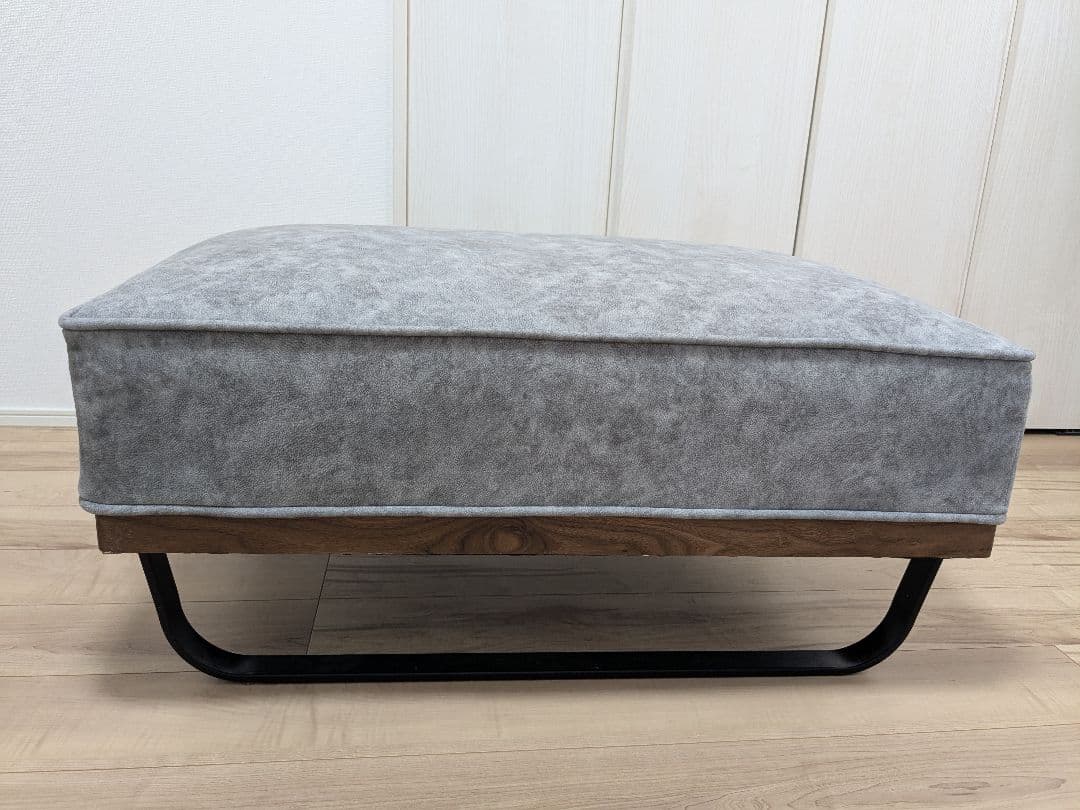 オットマン　グレー