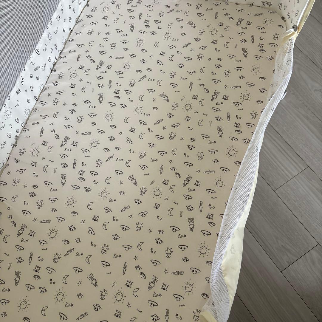 美品⭐︎ 値下げ！折りたたみ式　ベビーベッド　収納付き 付属品完備