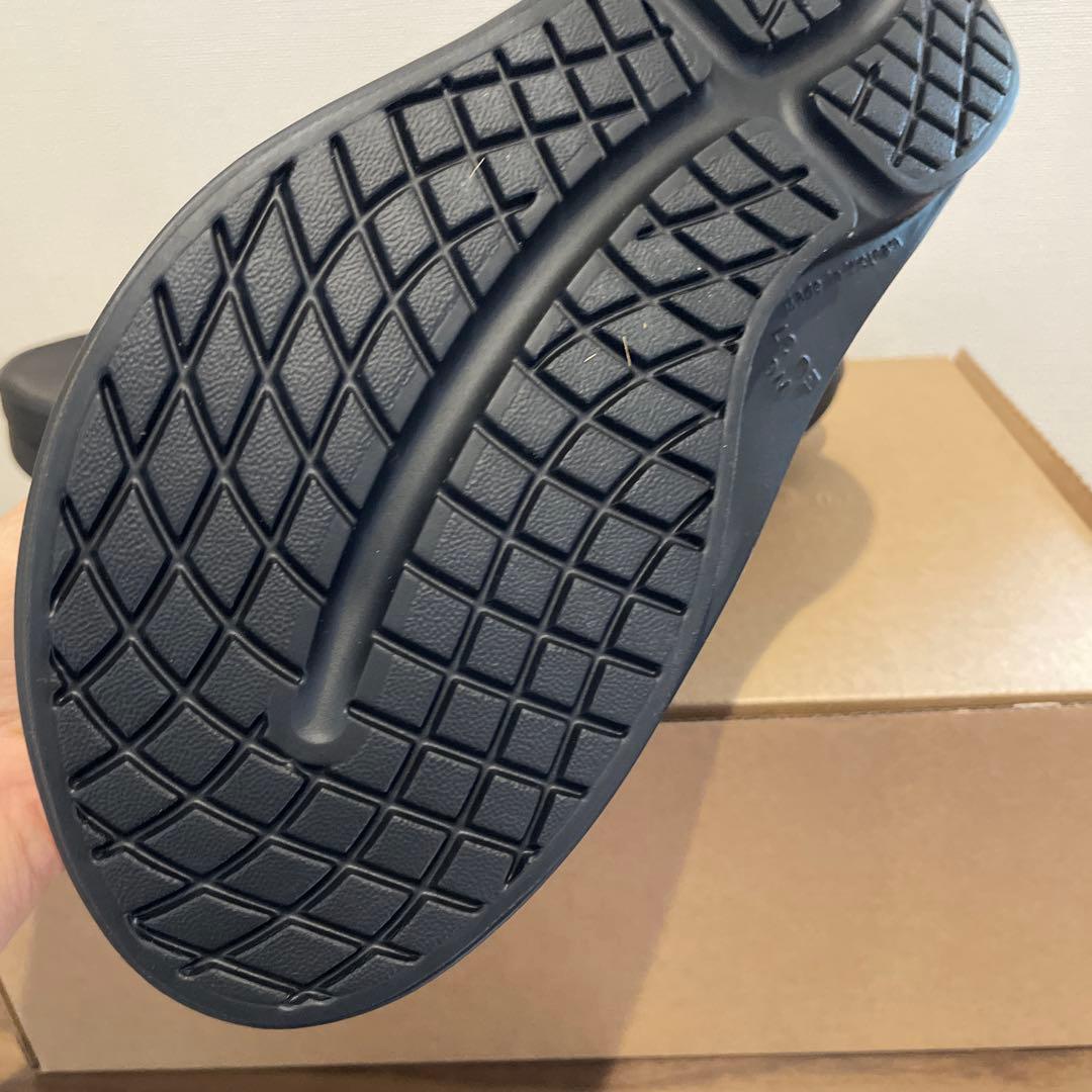 beauty&youth OOFOS サンダル　ブラック　23センチ