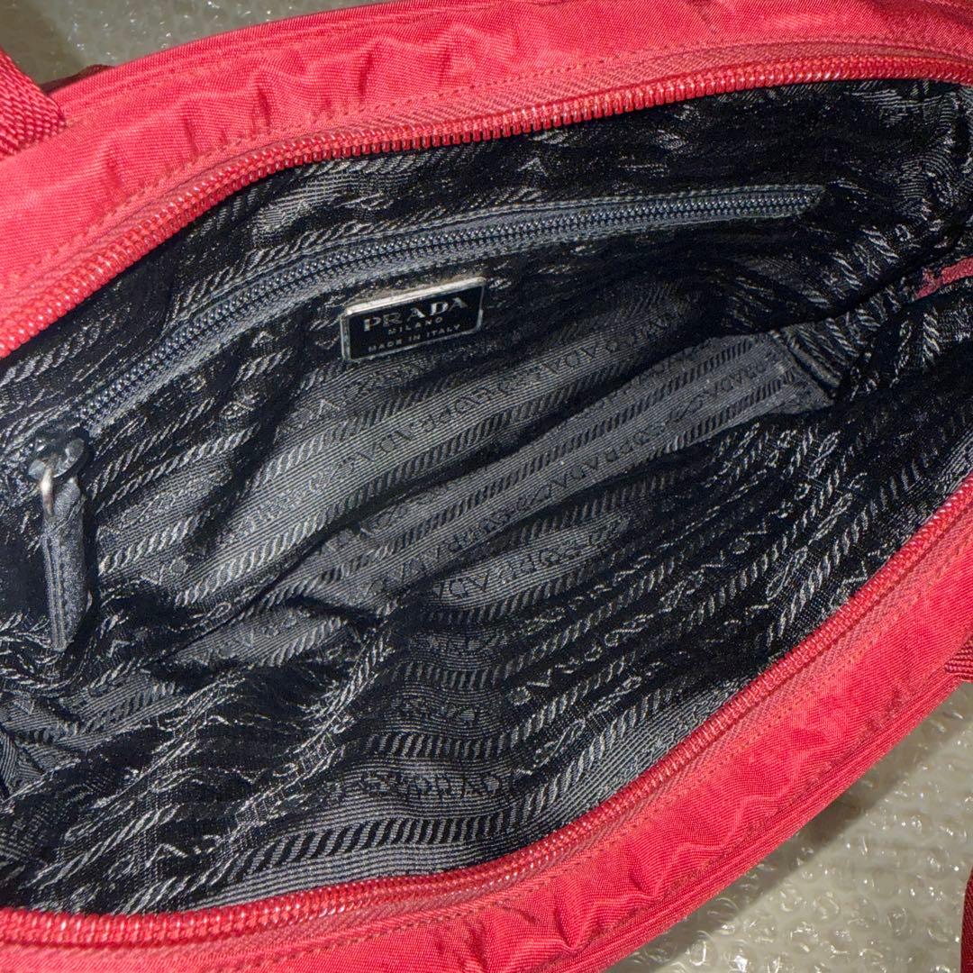 ハンドバッグ　PRADA ナイロン　レッド