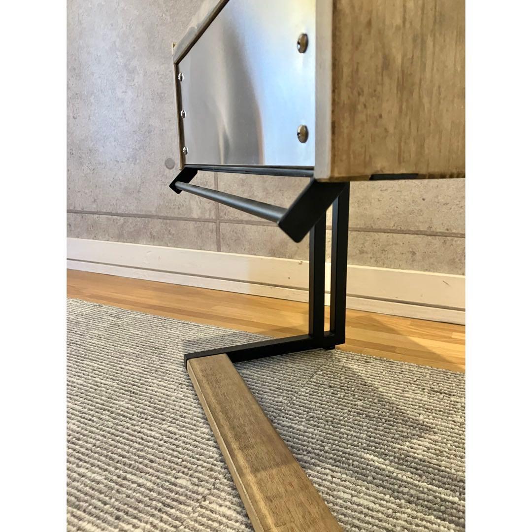 ベッドサイドテーブル / ナイトテーブル