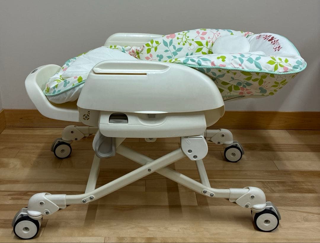 【美品】Combi ネムリラ ハイローチェア・お食事等の汚れ軽減シート付