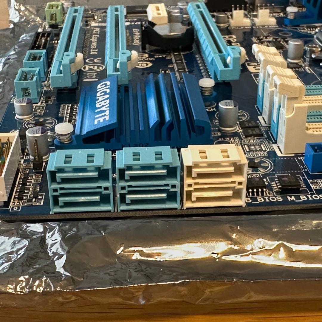 マザーボード GIGABYTE GA-Z77MX-D3H