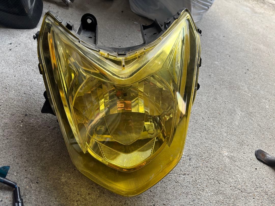 シグナスx4型　イエローヘッドライト、デイライト