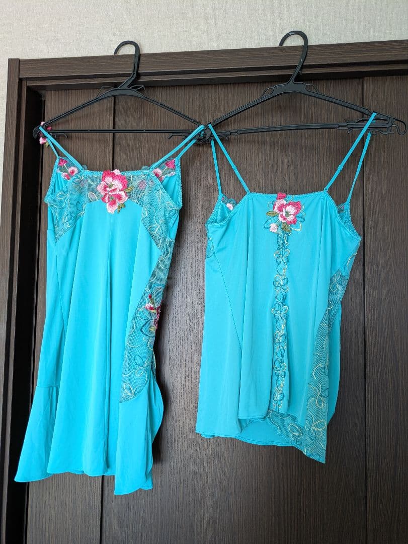 【美品2点】サルート⭐キャミソールとスリップ 2枚セット⭐他同シリーズ色違いあり