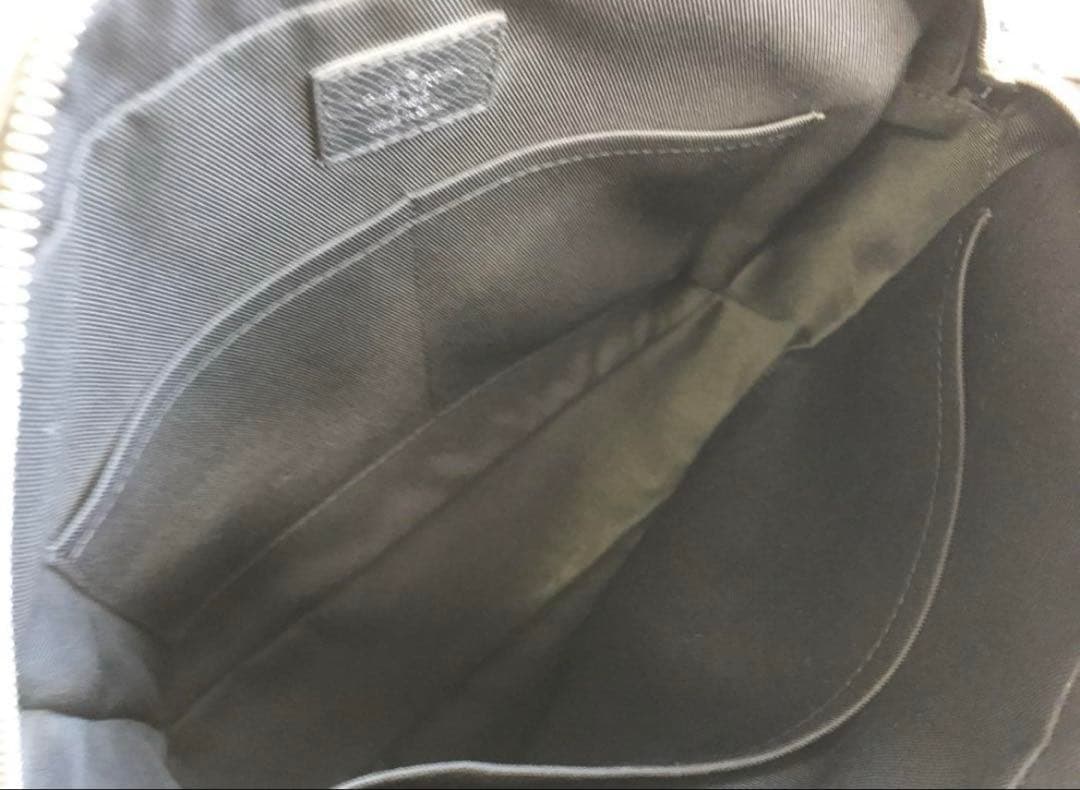 ちょこ Louis Vuitton Anton Taiga ショルダーPM