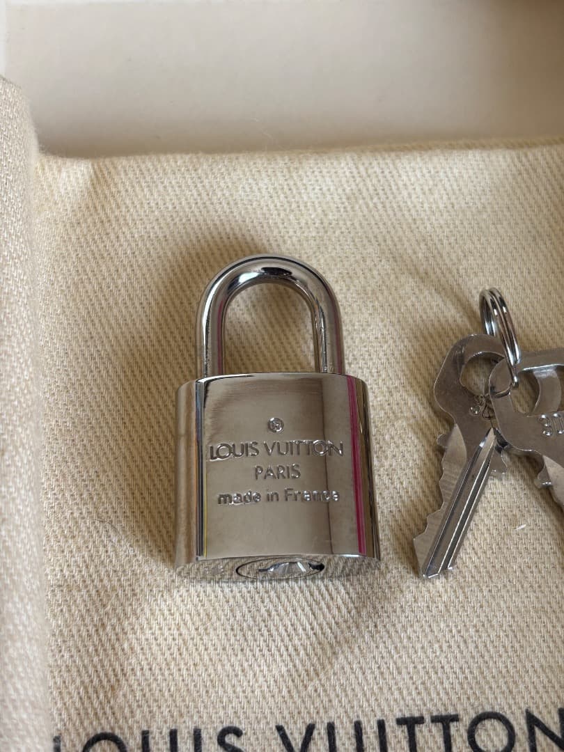 Louis Vuitton パドロック　南京錠　シルバー　箱付　未使用　美品