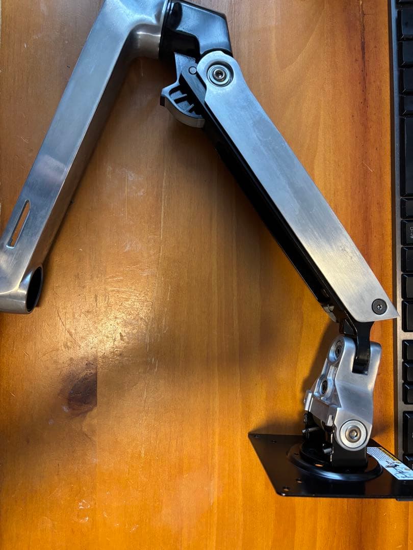 エルゴトロン LX デスクマウントアーム (アルミニウム)