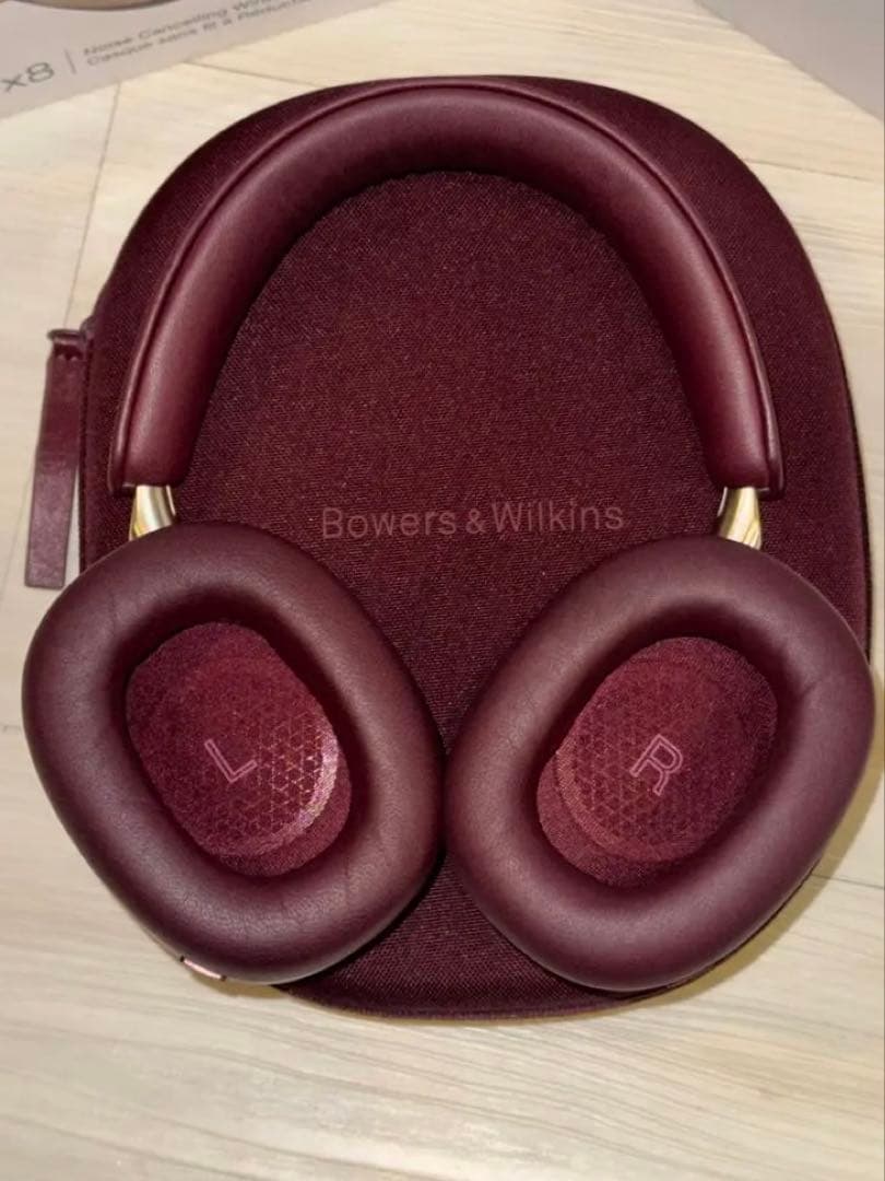 Bowers & Wilkins Px8 バーガンディ・ワイヤレスヘッドホン