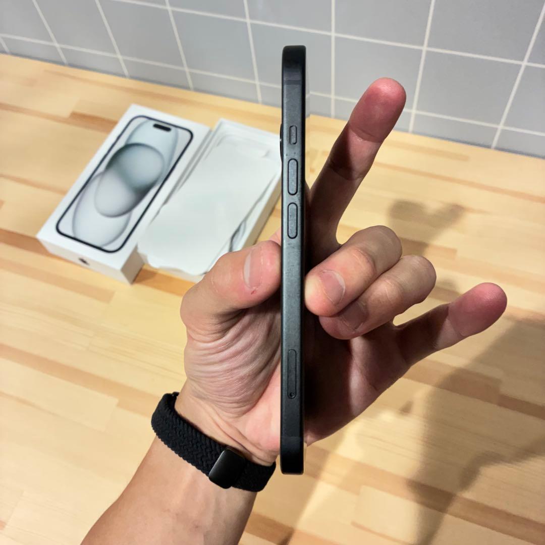 Apple iPhone 15 ブラック 128GB ディスプレイを公式にて交換